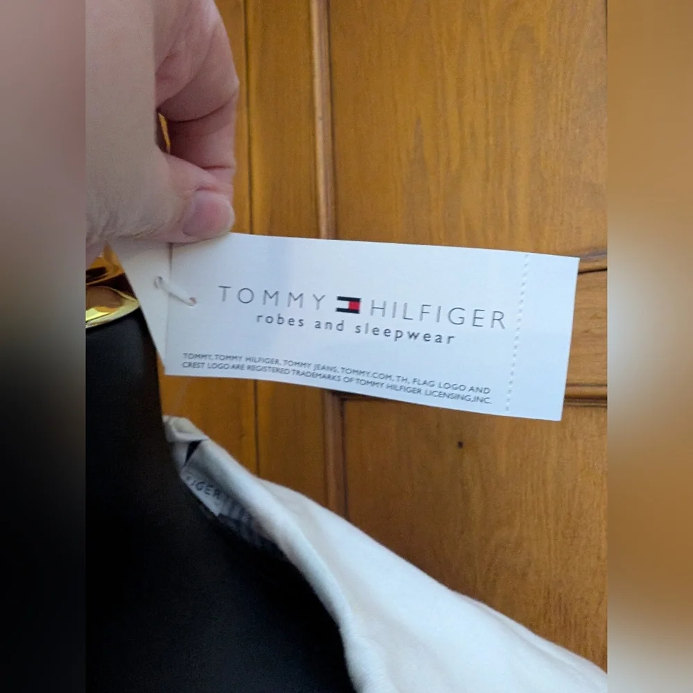NWT Tommy Hilfiger Hooded Bathrobe - Picture 3 of 6